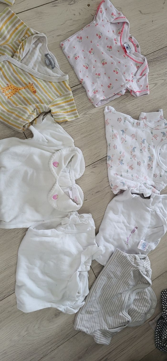 Lot bodie 6 mois - photo numéro 2