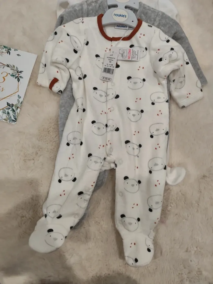 Lot de 3 pyjamas velours Noukies 3 mois neufs - photo numéro 2