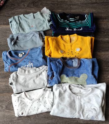 Lot bodies et pyjamas 3 mois