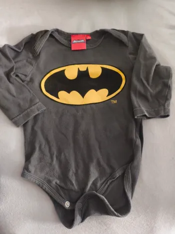 Bodies 12 mois excellent état batman , le petit beguin