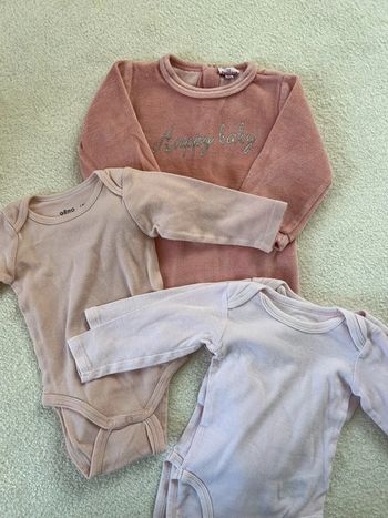 Lot pyjama et bodies roses 9 mois