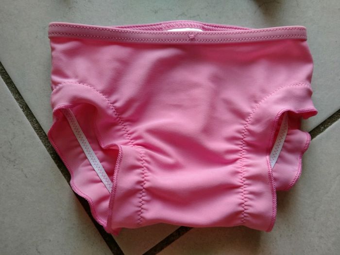 Maillot de bain rose trop mignon Tribord. Bébé 6 mois - photo numéro 2