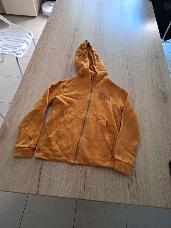 Gilet veste zippé IKKS taille 10 ans en tres bon état