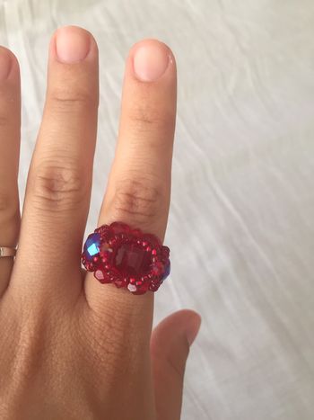 Bague en perles rouge