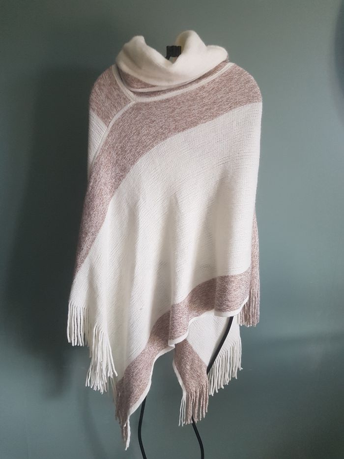 Poncho écharpe avec col