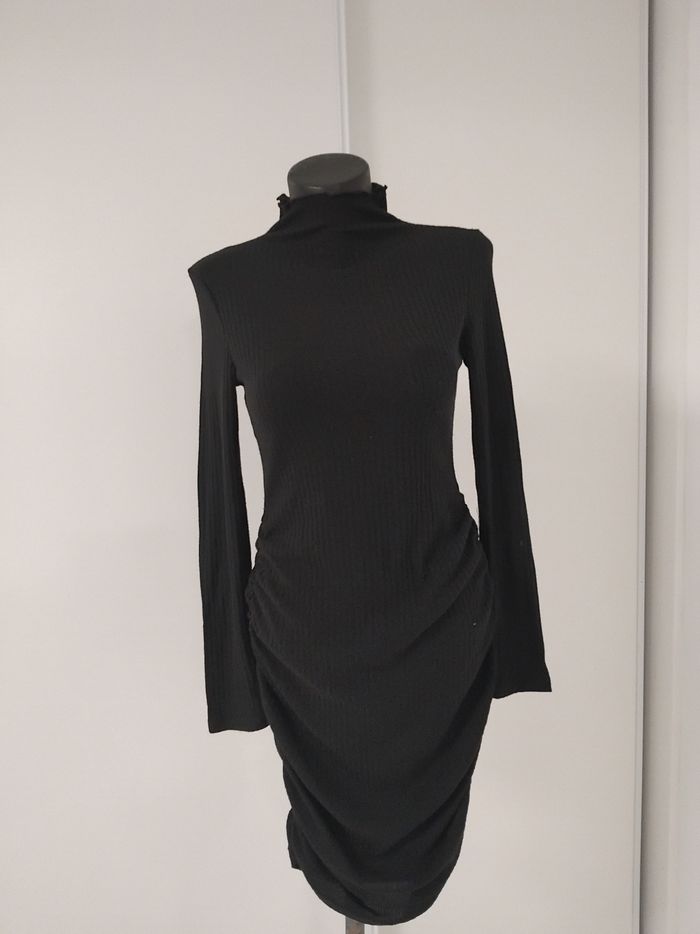 Robes femmes taille M comme neuf prix 5euros la robes - photo numéro 5