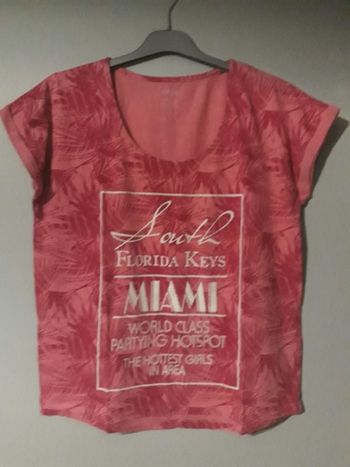 Tee-shirt Esmara. Taille 42/44. Très bon état.