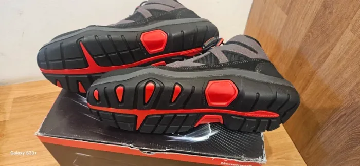 Chaussures de sécurité neuves - photo numéro 5