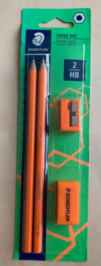 Set de 2 Crayons à dessin 2HB + taille crayons + gomme Staedtler