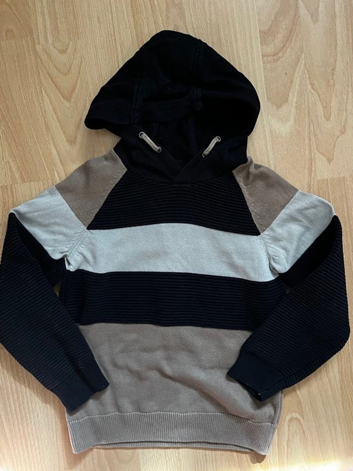 Pull fin à capuche T 6ans