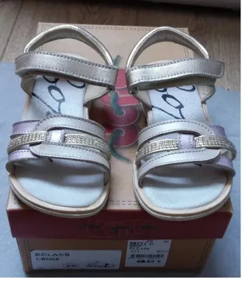 Chaussures sandales / sandalettes / nu-pieds BOPY pointure 28 état neuves