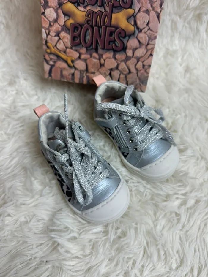 Paire de chaussures bébé Stones and Bones taille 19 - photo numéro 3