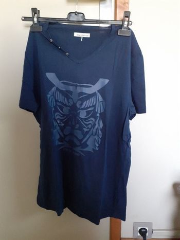Tshirt bleu marine à motif