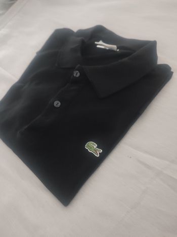 Polo Lacoste noir – Taille S – Élégance intemporelle à petit prix