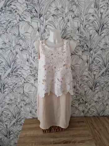 Robe fantaisie et chic avec dentelle Naf Naf taille 42