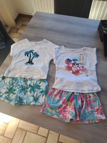 2 Ensembles short et t-shirt fille 4 ans