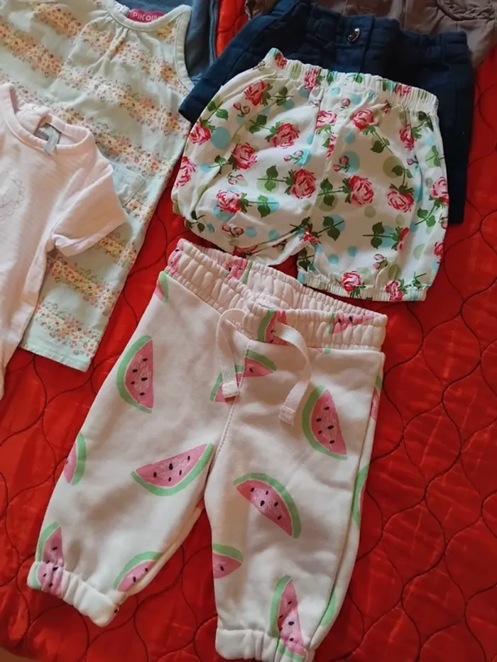 Caisses de vêtements fille 1mois - photo numéro 13
