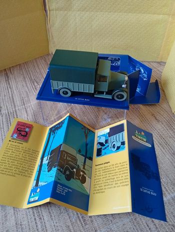 En voiture Tintin Le Lotus bleu Hergé moulinsart 2005