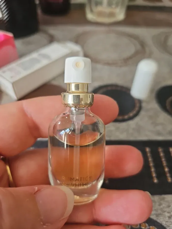 Clinique Aromatics in White vp 4ml - photo numéro 3