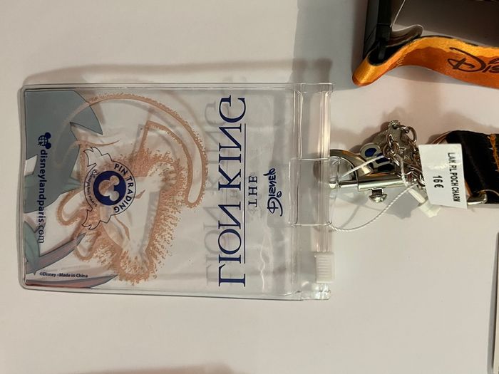 Lot pins et lanière Simba le roi lion - photo numéro 5