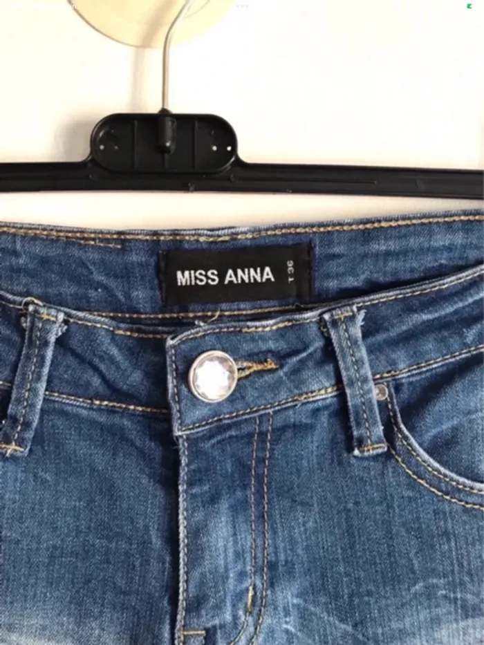Short en jean troué Miss Anna taille 34/36 - photo numéro 3