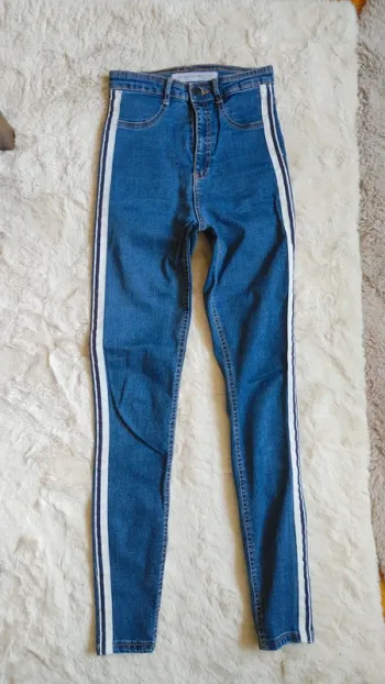 Pantalon jean moulant taille haute liseré blanc sur le côté