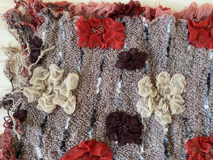 Echarpe fleur en relief - photo numéro 2