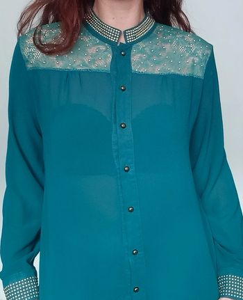 Chemisier émeraude dentelle et clous 38/40