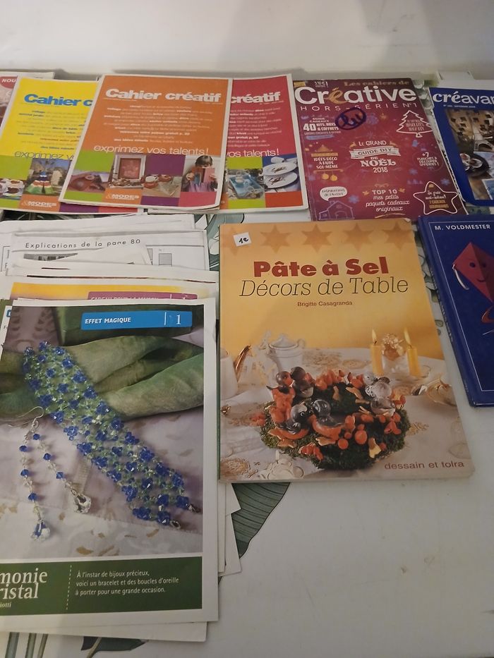 Lot de livres magazines fiches pour loisirs créatifs créations de bijoux ou autre - photo numéro 3