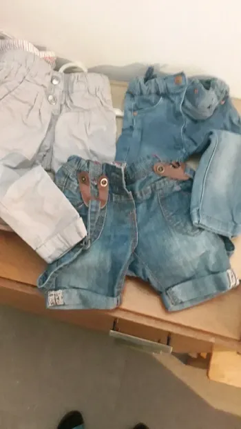 Lot de pantalon et short en 12 mois tape à l œil