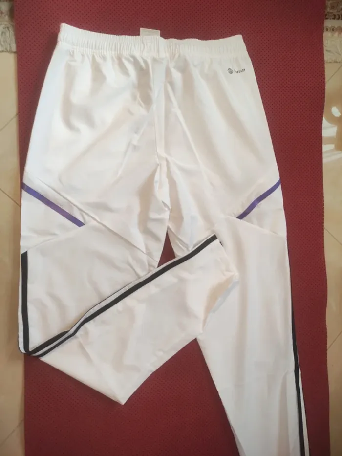 Pantalon de foot Real Madrid, Adidas Authentique Officiel taille enfant 15/16 ans, Neuf - photo numéro 15