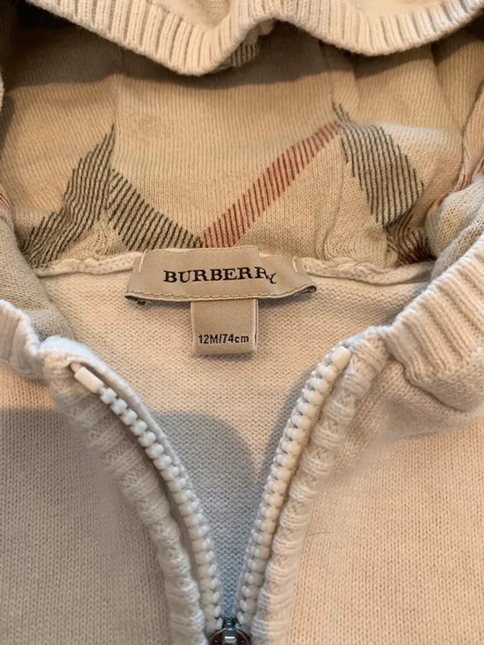 Pull burberry taille 12 mois - photo numéro 3