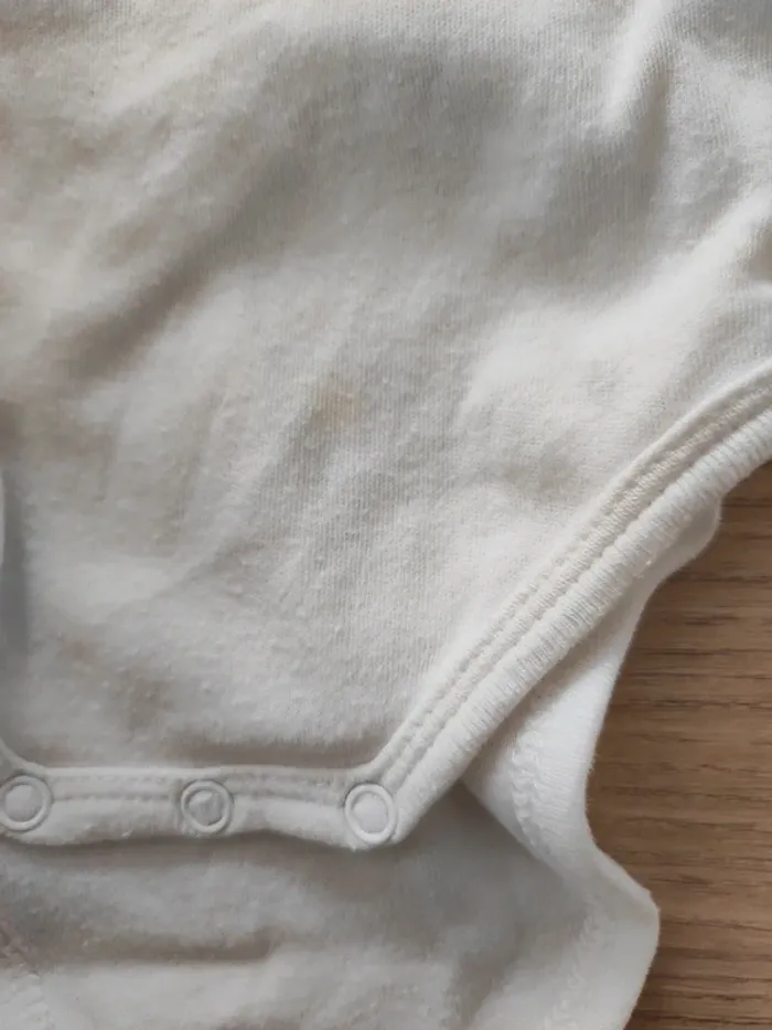 Lot 8 bodys 1 mois satisfaisant - photo numéro 17