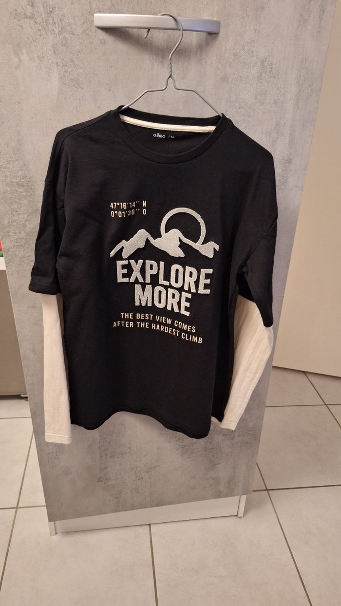 Tee-shirt manches longues superposées imprimé relief tout doux
