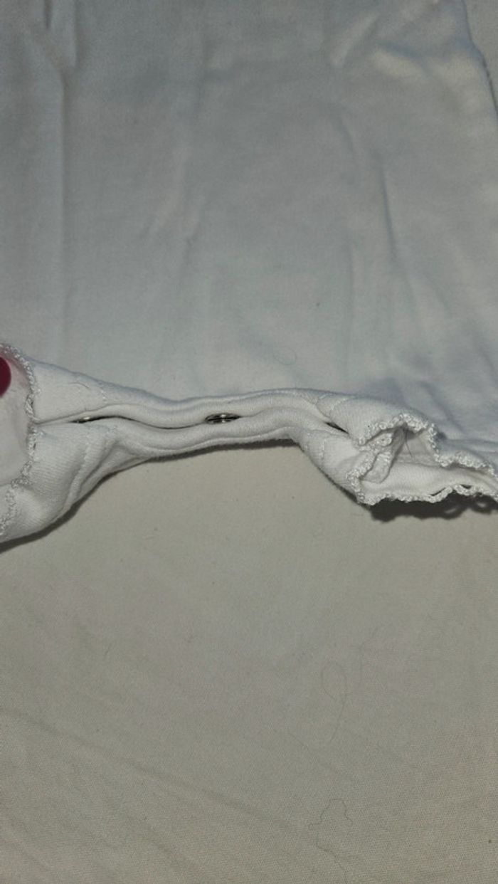 Combishort blanc fleurs 🌸- 3 mois - photo numéro 5