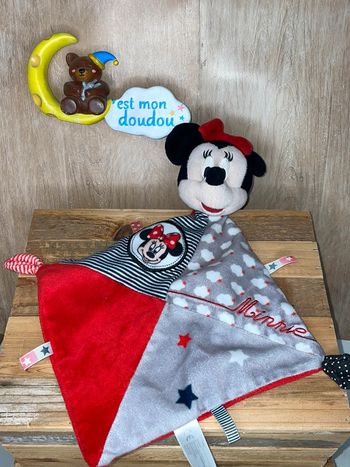 DY87 doudou Minnie Disney