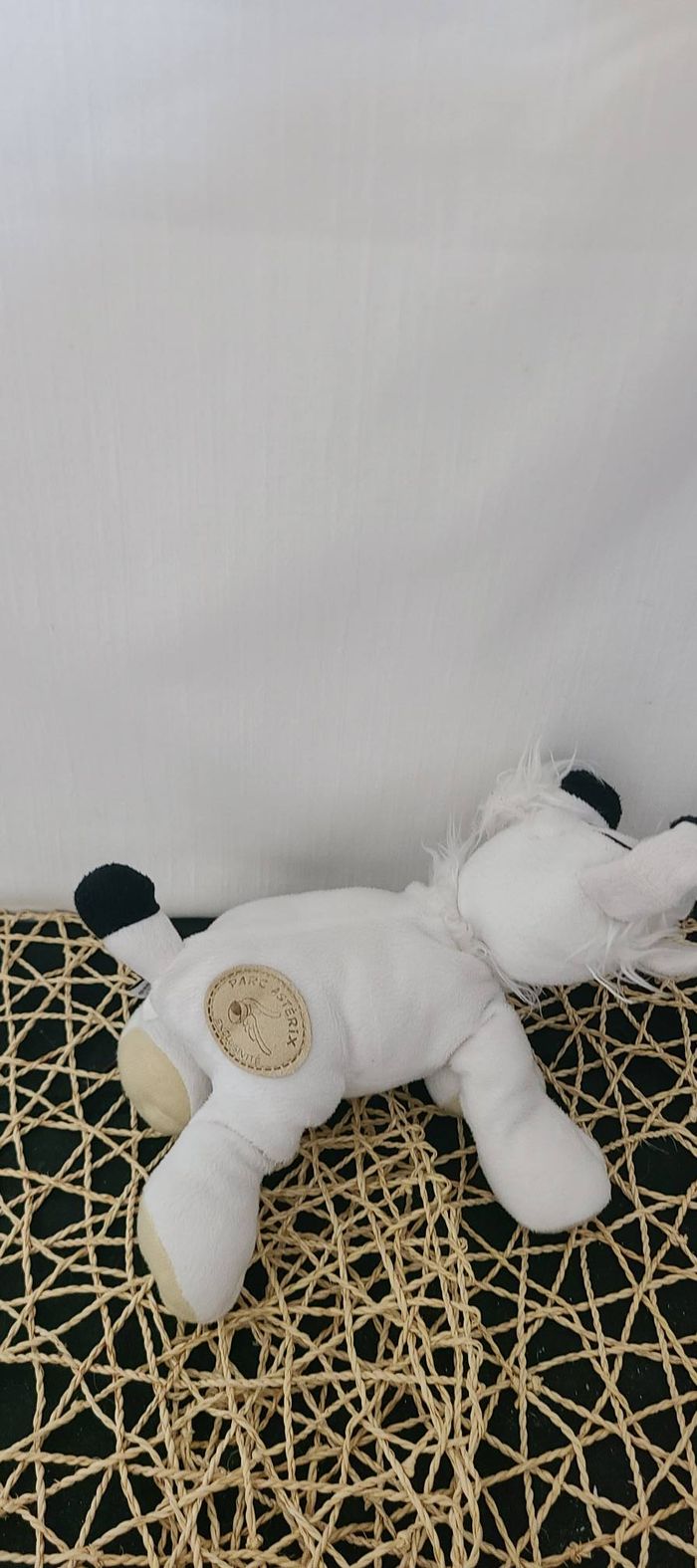 Doudou peluche chien allongé blanc noir Idéfix Parc ASTERIX - photo numéro 3