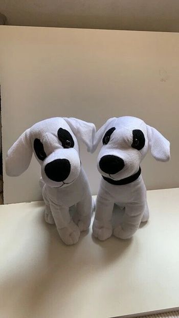 Lot de 2 peluches chiens 23x28 cm