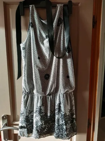 Robe avec ceinture noire 40