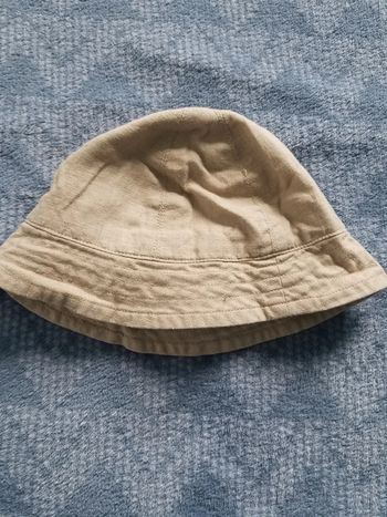 Chapeau en lin taille 3/6 mois bon état