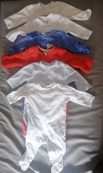 Lot de pyjamas taille 3 mois