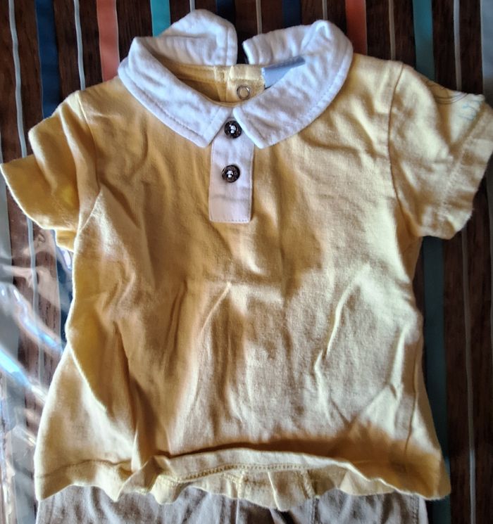 Tshirt jaune et short beige - photo numéro 2