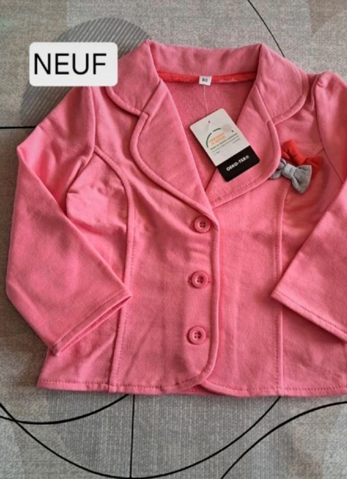 Lot vêtements Tee-shirts et pyjama NEUFS pour fille 1 an (80) - photo numéro 2