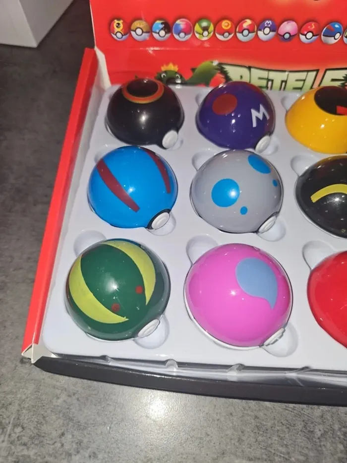 [NEUF] Présentoir Pokeball Petelf Pokémon - photo numéro 3