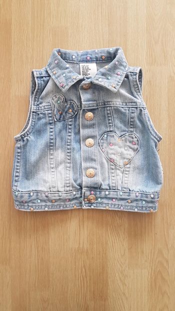 Veste en jean sans manches 104 cm motifs coeurs