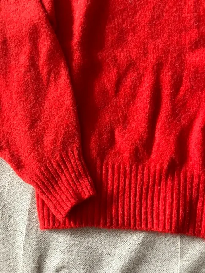Pull rouge H&M avec perles – Taille S - photo numéro 2