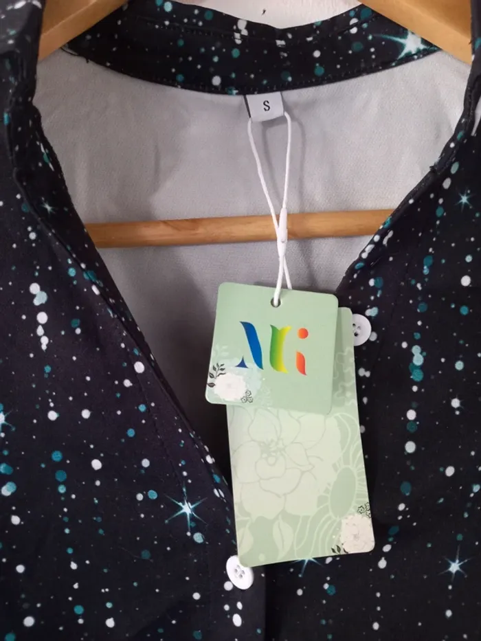 Chemise neuve en très bon état - photo numéro 2
