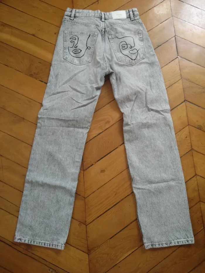 Jean mom Bershka T36, coupe taille haute ultra tendance - photo numéro 3
