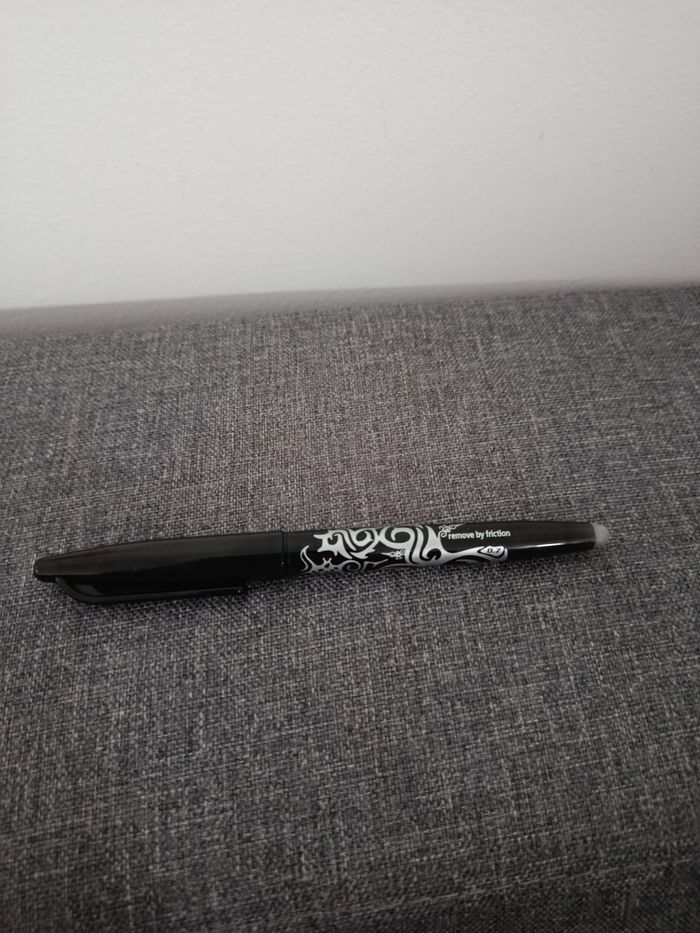 Crayon Frixion Pilot noir neuf