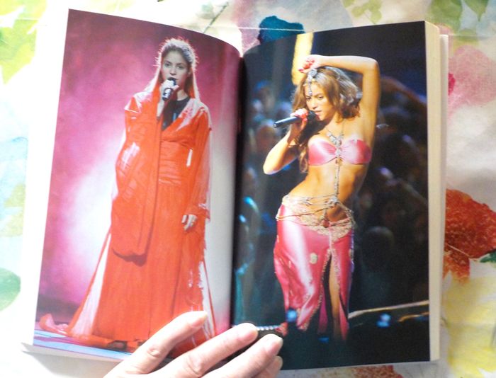 SHAKIRA La Bomba Latina Abécé Ed. de la Lagune - photo numéro 6